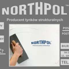 Ręka nakłada tynk na ścianę. Wybór: tynk akrylowy czy silikonowy? NORTHPOL.